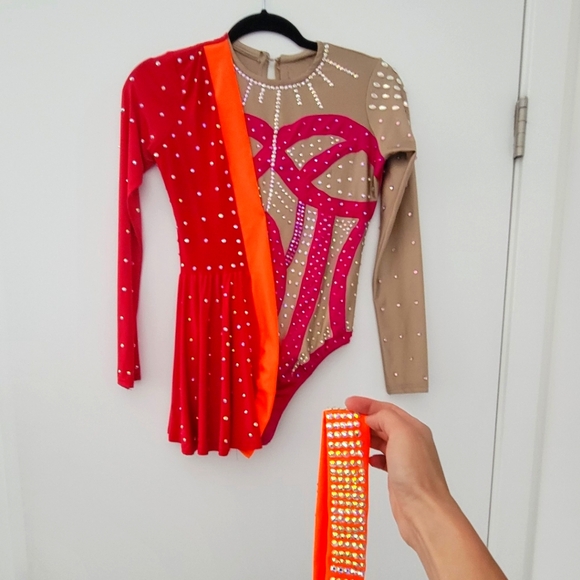 Dance Performer Costume - Picture 3 of 4